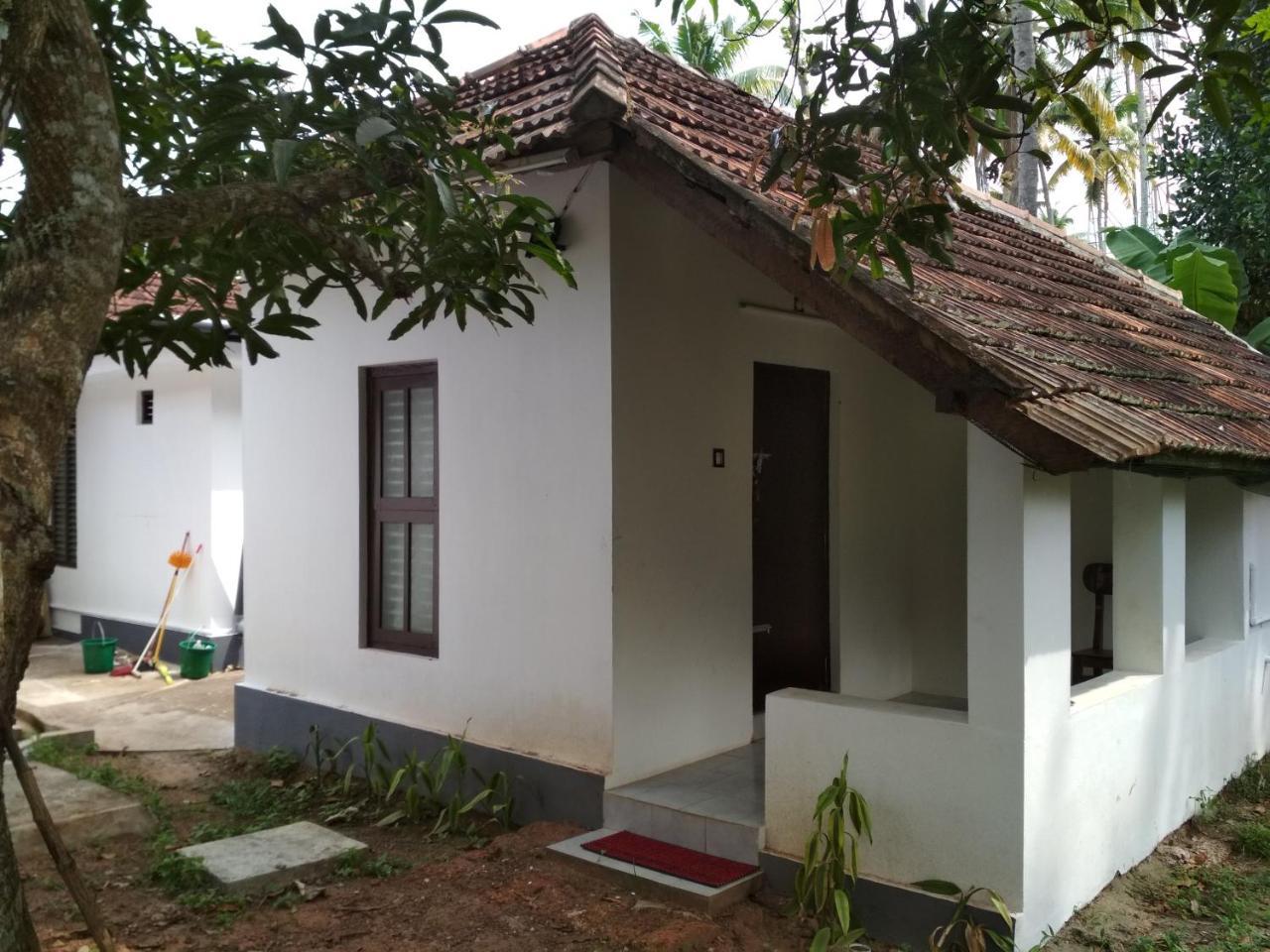 Piggy Hostel Varkala Esterno foto